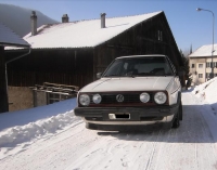 golf_2_gti_calandre_rouge_neige001.JPG